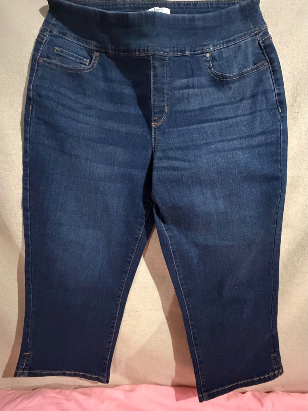 croft & barrow women size 12 Dark Blue Cropped Stretch Jeans